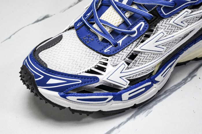C/O​ SNEAKERS CO-028