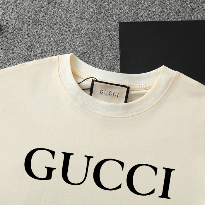 G*UCCI CLOTHES GICS-010