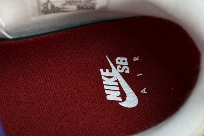 Nike SB x Jordan Air Jordan 4 "Sapphire" DR5415-102